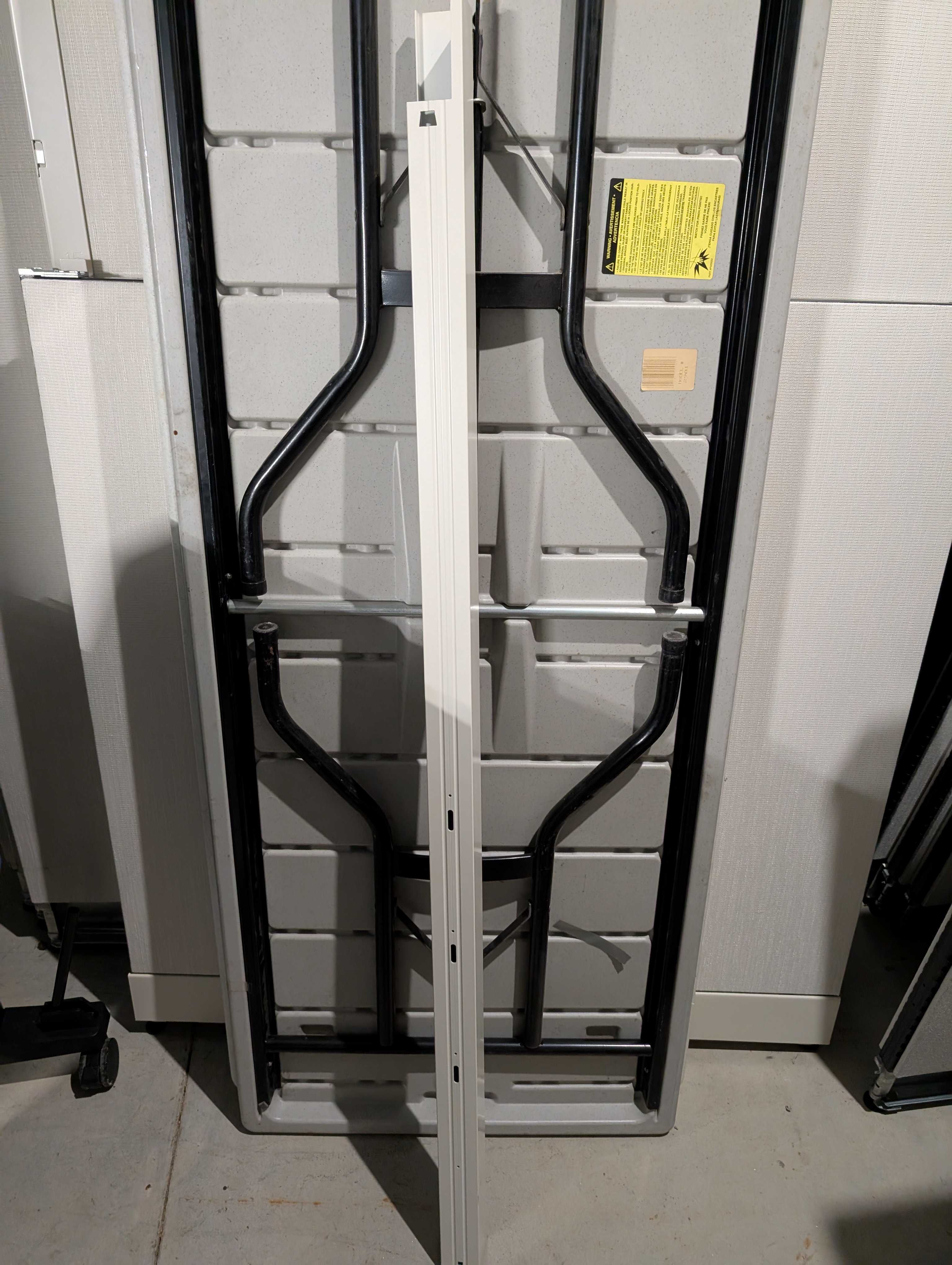 Allsteel poles for cubicle installation