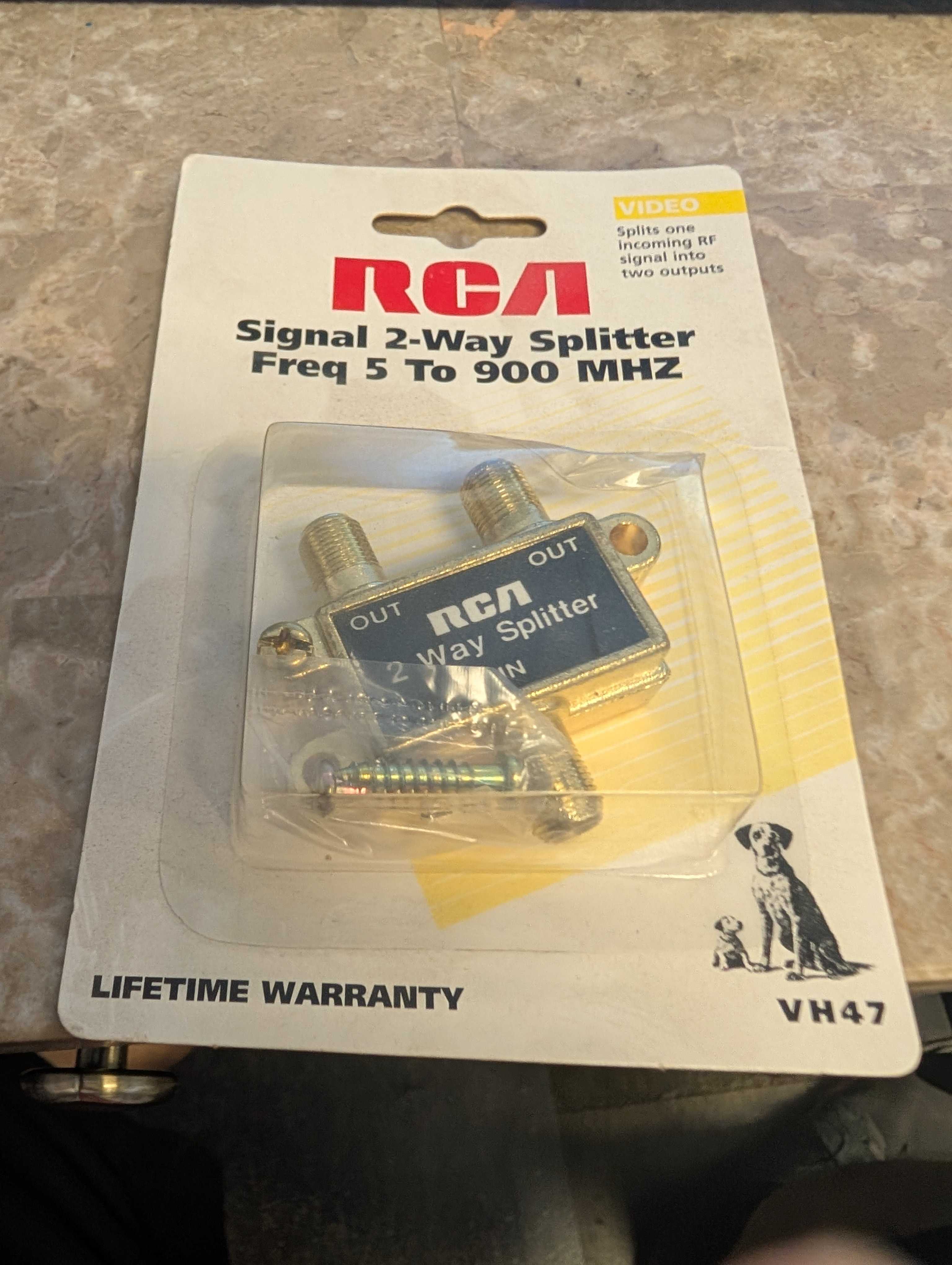 RCA Signal 2-way splitter Freq 5 to 900 MHZ